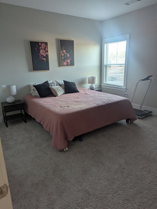 5 bedrooms, WiFi, bed sheets