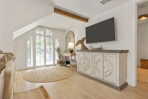 Smart TV - Beach Cottage I,  near the beach, TPC Sawgrass, Mayo Clinic, & Ponte Vedra Beach (Jacksonville Beach)