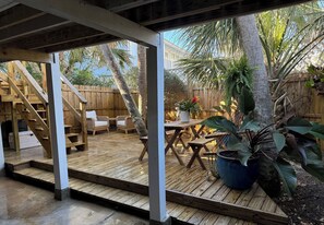 Outdoor dining - Beach Cottage I,  near the beach, TPC Sawgrass, Mayo Clinic, & Ponte Vedra Beach (Jacksonville Beach)