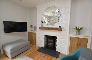Smart TV, fireplace, books - Quayside house with fabulous river views (Looe)