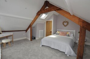 3 bedrooms, iron/ironing board, travel crib, WiFi