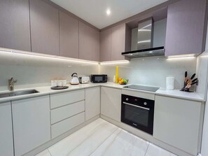 Mikrobølgeovn, ovn, kogeplade, opvaskemaskine