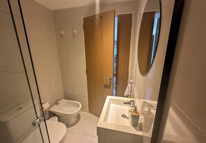 Apartamento, balcón | Baño