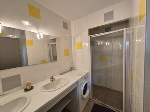 Douche, séchoir à cheveux