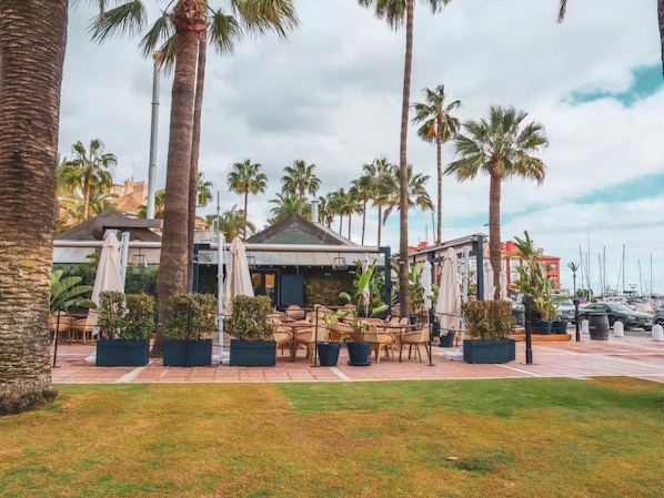 Outdoor dining - Tranquil Oasis in Sotogrande (Cádiz)