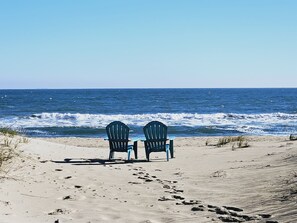 På stranden