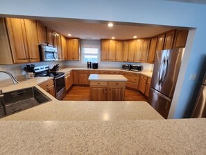 Fridge, microwave, oven, stovetop - New Listing! Beachfront/Pool/Hot Tub (Virginia Beach)