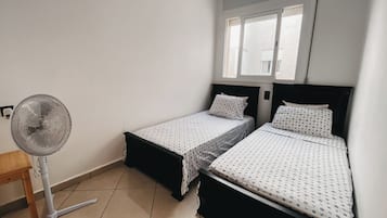 2 chambres, fer et planche Ă repasser, draps fournis