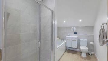 Shower, hair dryer, towels, shampoo