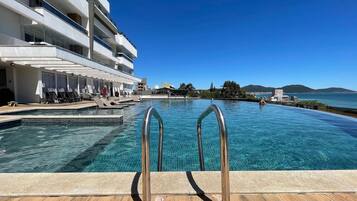 Apartment | Pool | 5 indoor pools