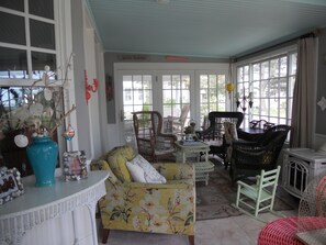 TV - Maine Beach House, 50 steps
to the number one  beach in Maine. (Scarborough)