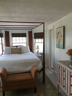 7 bedrooms, iron/ironing board, WiFi, bed sheets - Maine Beach House, 50 steps
to the number one  beach in Maine. (Scarborough)