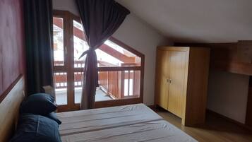 3 chambres, fer et planche à repasser, Wi-Fi, draps fournis