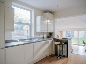 Refrigerador, microondas, horno y lavavajillas 