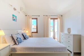 3 chambres, fer et planche à repasser