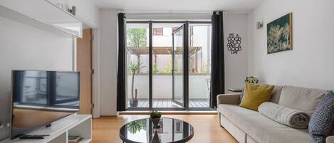 テレビ、書斎 / ワークスペース