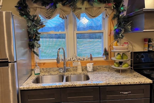 Køleskab, mikrobølgeovn, ovn, kogeplade