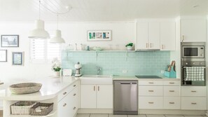 Réfrigérateur, micro-ondes, four, lave-vaisselle