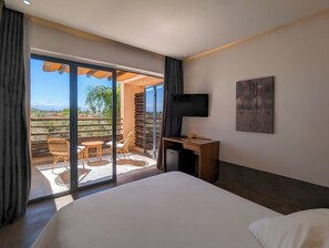 9 chambres, coffres-forts dans les chambres, bureau