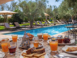 A heated pool - Villa Royal Horse sleeps 50 (Marrakesh)