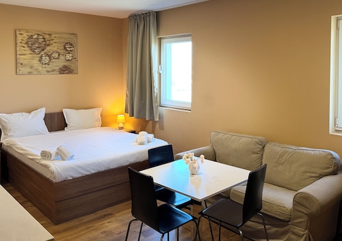 5 minutes to the airport Sofia! Family-sized apartment with microwave & deck