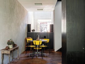 Kahden hengen luksushuone, kaupunkinäköala | Silitysrauta/-lauta, ilmainen Wi-Fi