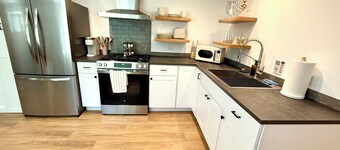 Charming Downtown St. Helena Apartment with WiFi and AC!