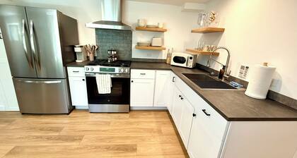 Charming Downtown St. Helena Apartment with WiFi and AC!