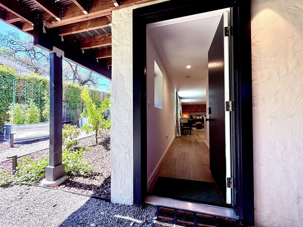 Property grounds - Charming Downtown St. Helena Apartment with WiFi and AC! (St. Helena)