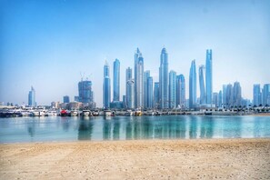 Beach nearby - Seafront-side/Beach access/Pool/Gym/High floor (Dubai)