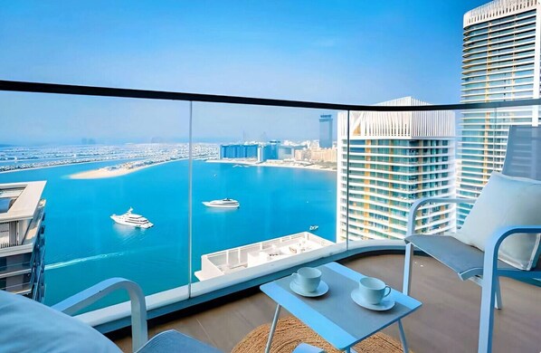 Property grounds - Seafront-side/Beach access/Pool/Gym/High floor (Dubai)