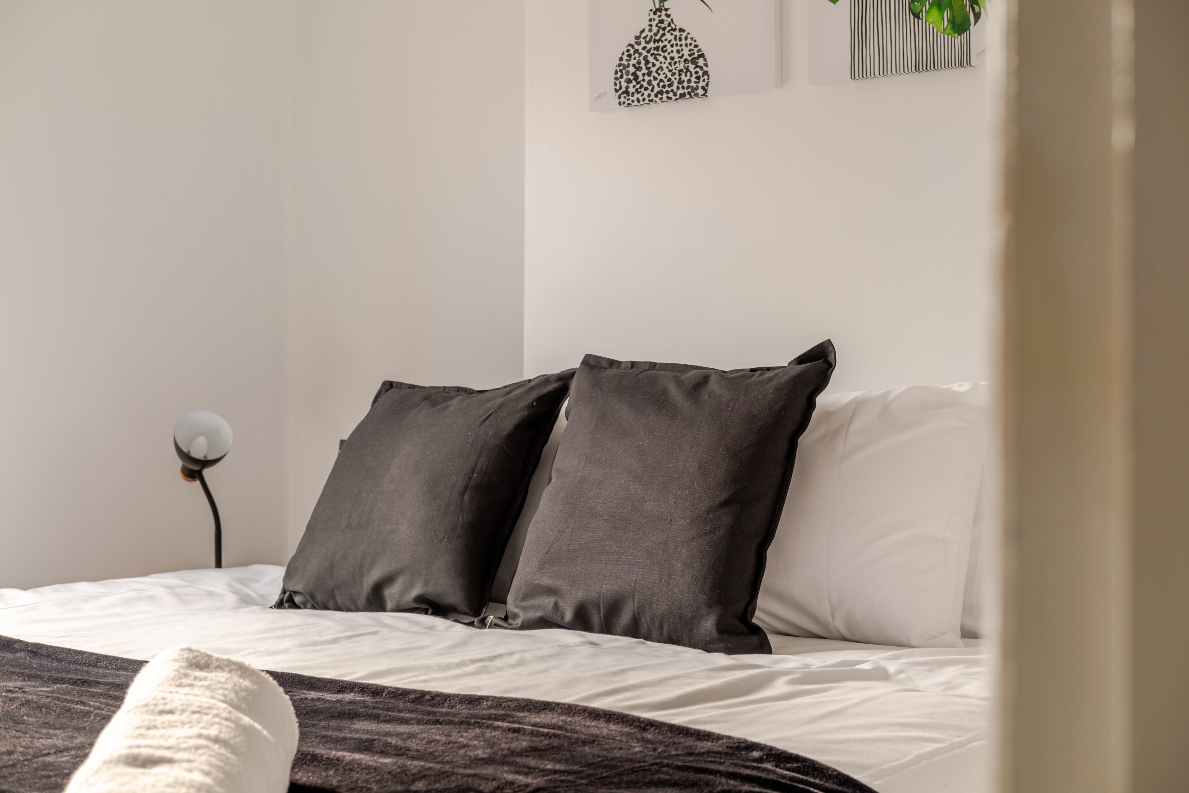 3 slaapkamers, een strijkplank/strijkijzer, gratis wifi, beddengoed