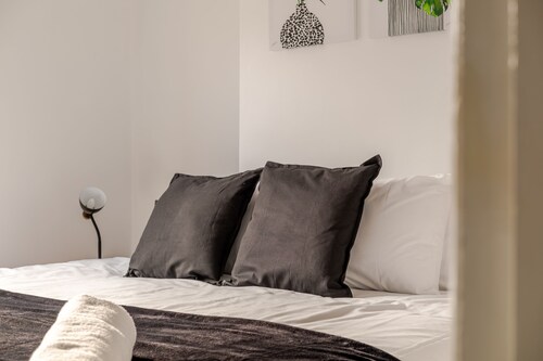 Comfy, stylish 3 bed townhouse