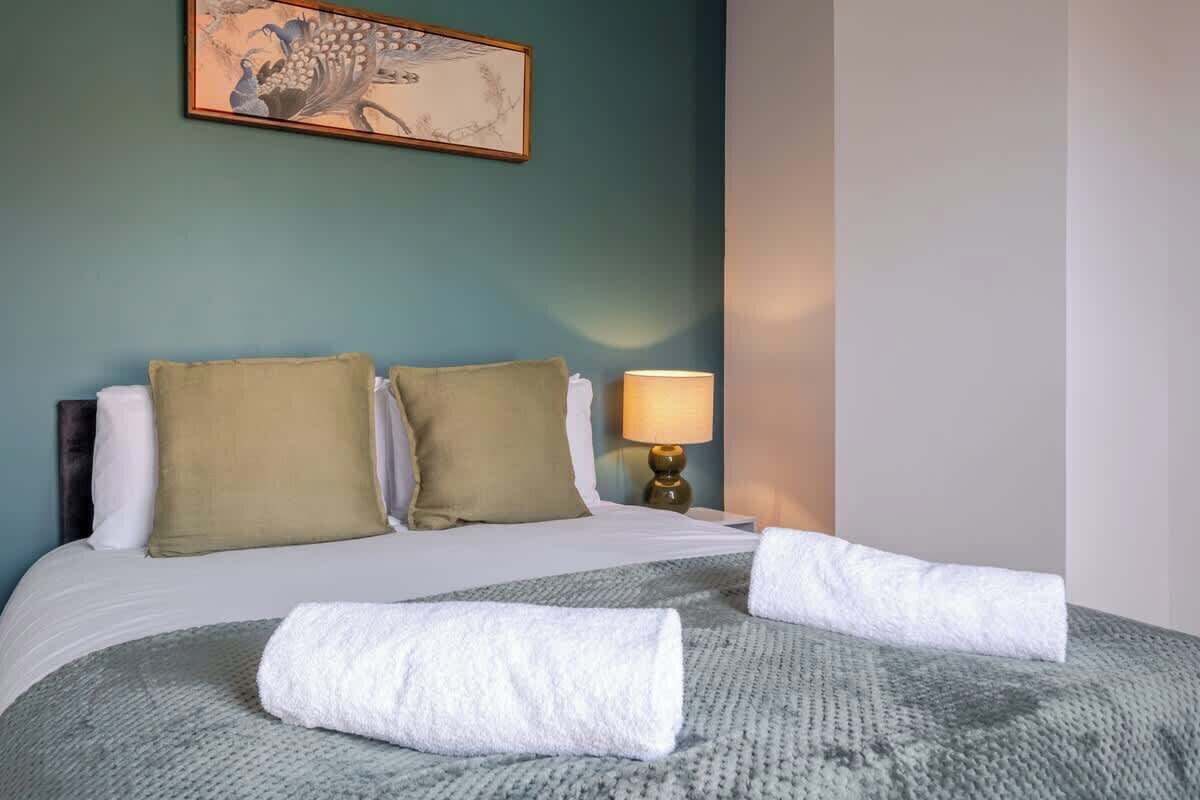 Iron/ironing board, WiFi (free), bed sheets