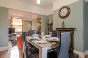 Dining - Comfy, stylish 3 bed townhouse (Northampton)