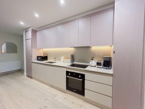 Mikrobølgeovn, ovn, kogeplade, opvaskemaskine