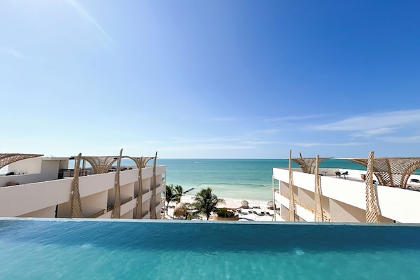 3 piscines a l'aire lliure