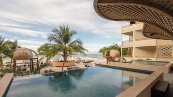 3 piscinas al aire libre, sombrillas, tumbonas