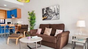 Bungalow, 3 Schlafzimmer, Terrasse | Wohnbereich