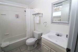 Hårtørrer, håndklæder, Sæbe, Toiletpapir