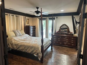 3 bedrooms, iron/ironing board, WiFi, bed sheets