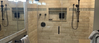 3-bedroom home in awesome quiet neighborhood of Bethesda with WiFi, AC