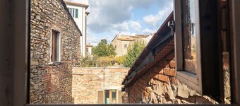 Tuscany Dream - Two Bedroom House, Sleeps 3