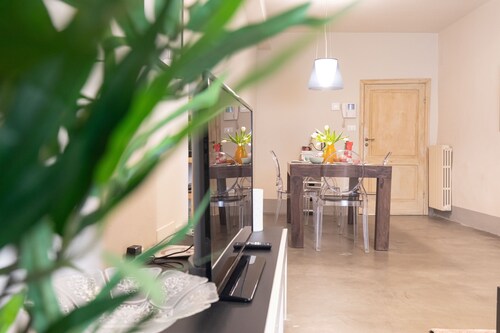 Tuscany Dream - Two Bedroom House, Sleeps 3