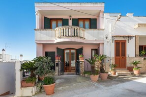 Exterior detail - Casa Pireddu by BarbarHouse (Castro)