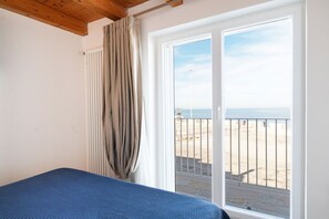 2 bedrooms, iron/ironing board, WiFi