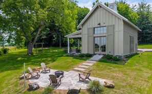 Terrace/patio - Magnolia Meadows Cottage (McMinnville)