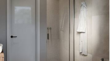 Doccia, asciugacapelli, bidet, asciugamani