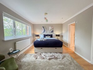 6 Schlafzimmer, Bügeleisen/Bügelbrett, Reisekinderbett, WLAN