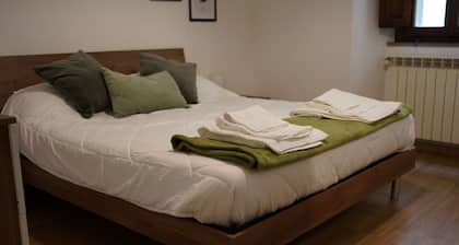 Milton House - Two Bedroom Apartment, Sleeps 6